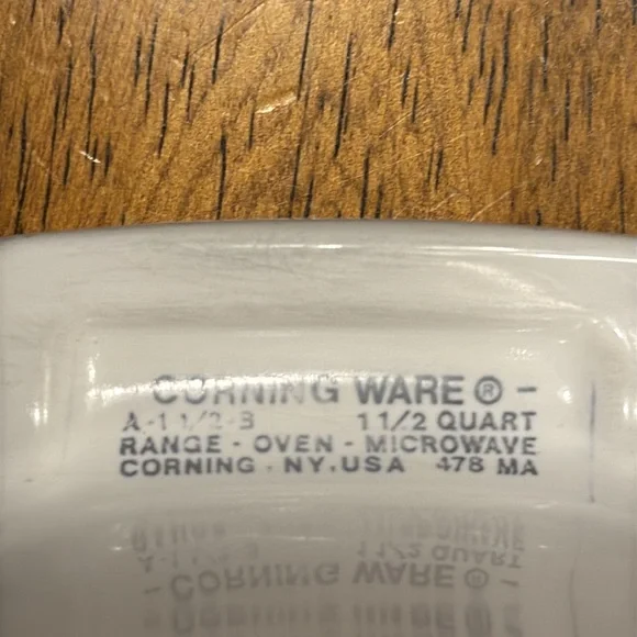 Vtg. 1980s Corning ware Cornflower Blue 1 1/2 quart casserole w/lid - Picture 7 of 8